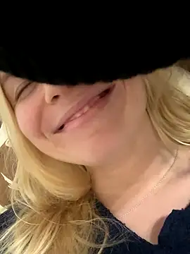 Snapshot of d0uble_trouble chatting on 11.28.25 d0uble trouble online show from 11.28.25