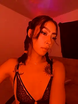 Snapshot of Ounla_Sweet chatting on 04.21.26 Ounla Sweet online show from 04.21.26