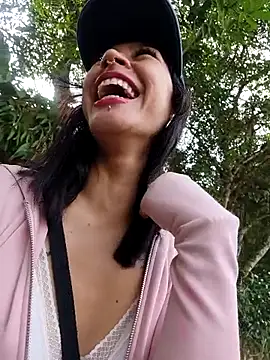 Snapshot of Ounla_Sweet chatting on 05.06.26 Ounla Sweet online show from 05.06.26