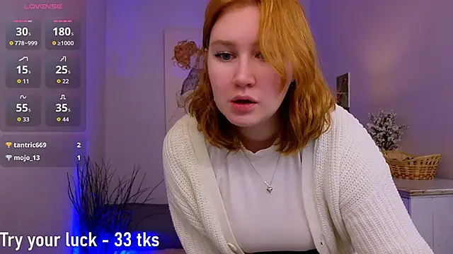 Snapshot of _aurareflection chatting on 11.29.25 aurareflection online show from 11.29.25