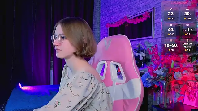 Mia Mooore online show from 12.21.25