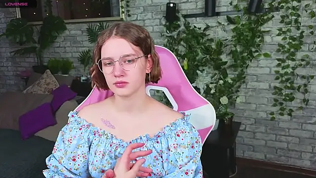 Mia Mooore online show from 03.06.26