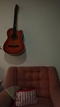 Emma Everett online show from 12.19.25