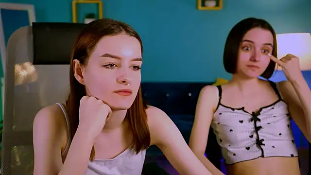 KateWillows online show from 04.21.26