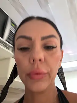 SofhiaTaylor online show from 12.14.25