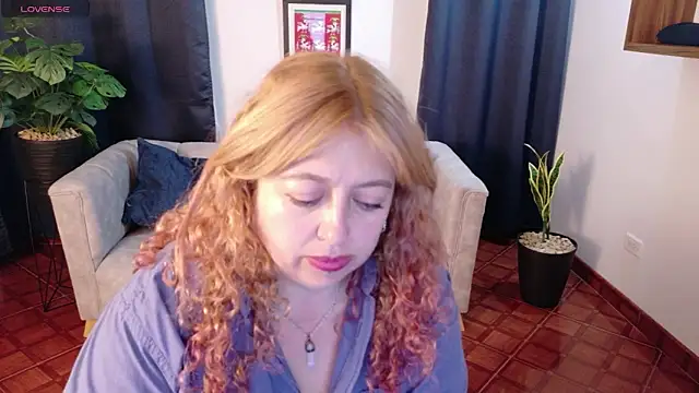 Snapshot of MilfArlet chatting on 01.15.26 MilfArlet online show from 01.15.26