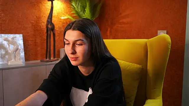 Snapshot of SongSaur chatting on 12.01.25 SongSaur online show from 12.01.25