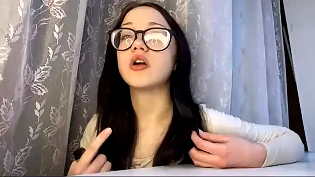 Snapshot of ZeeHope chatting on 11.29.25 ZeeHope online show from 11.29.25