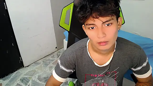 Green XoX online show from 11.30.25