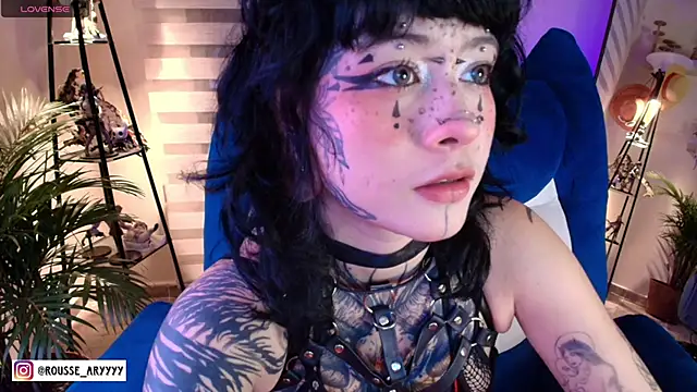 Snapshot of AryRousse chatting on 06.17.26 AryRousse online show from 06.17.26