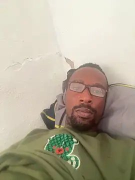 Snapshot of solokweku chatting on 12.16.25 solokweku online show from 12.16.25