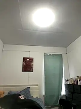 Snapshot of moyets chatting on 11.30.25 moyets online show from 11.30.25