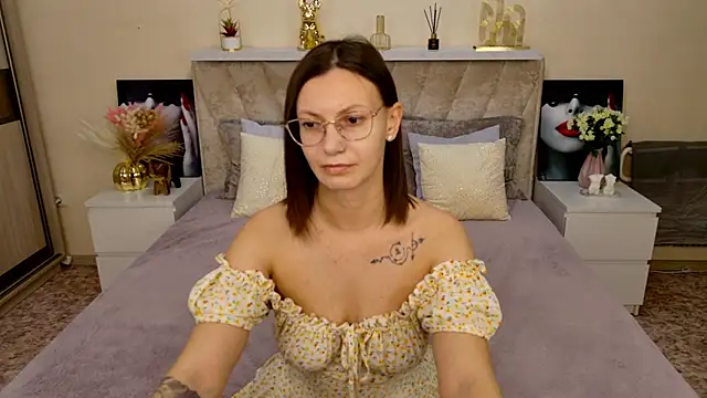 EstherPeachX online show from 12.14.25