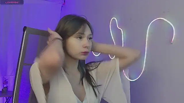 Snapshot of ReikoAckerman chatting on 12.19.25 ReikoAckerman online show from 12.19.25