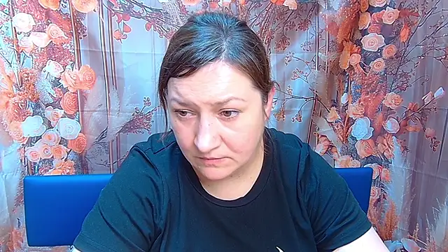 Snapshot of NadinForest chatting on 12.01.25 NadinForest online show from 12.01.25