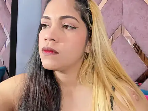 Snapshot of Faehlis__ chatting on 12.17.25 Faehlis online show from 12.17.25