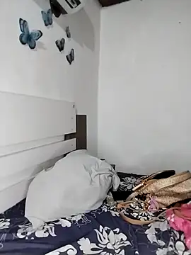 Snapshot of Emely_kis_ chatting on 12.04.25 Emely kis online show from 12.04.25