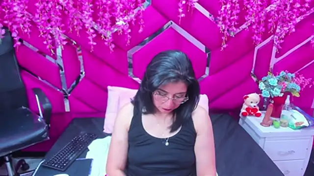 Snapshot of Alexa_Sanz chatting on 02.11.26 Alexa Sanz online show from 02.11.26