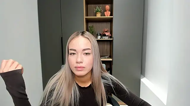 Snapshot of DorrisGranucci chatting on 12.02.25 DorrisGranucci online show from 12.02.25