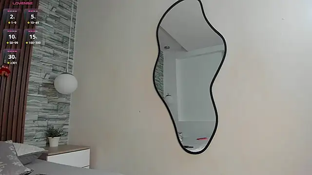 Snapshot of skinny_naughty_ chatting on 12.01.25 skinny naughty online show from 12.01.25