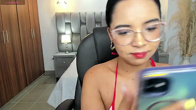 alana martiins online show from 07.10.26