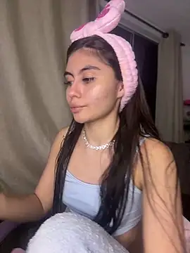 Stormi Thompsonn  online show from 11.30.25