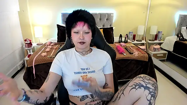 Saskia Vellour online show from 11.29.25