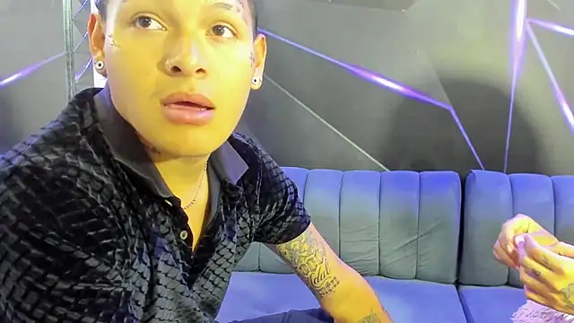 Snapshot of Plays_cloe_sex chatting on 01.12.26 Plays cloe sex online show from 01.12.26