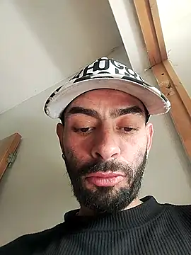 Snapshot of crazyloock chatting on 11.30.25 crazyloock online show from 11.30.25