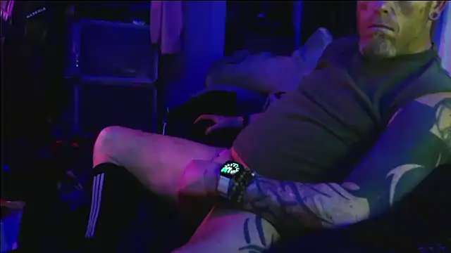 Snapshot of Prcdnhng690 chatting on 12.18.25 Prcdnhng690 online show from 12.18.25