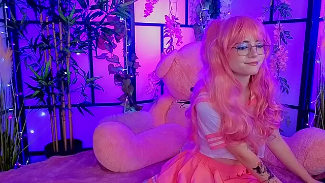 ReynaRey online show from 12.02.25