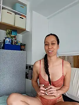 Maeveleigh xo online show from 12.16.25