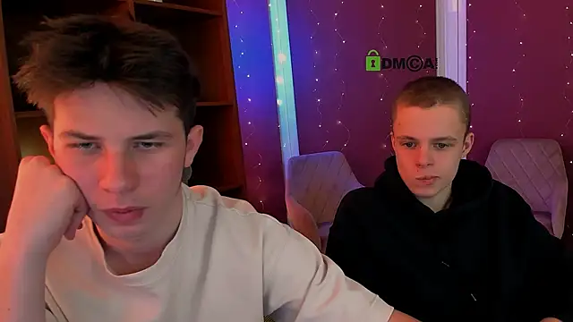 Snapshot of leo_valor chatting on 12.15.25 leo valor online show from 12.15.25