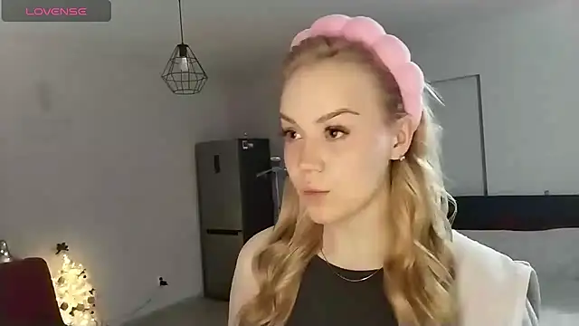 LunaPeony online show from 12.19.25