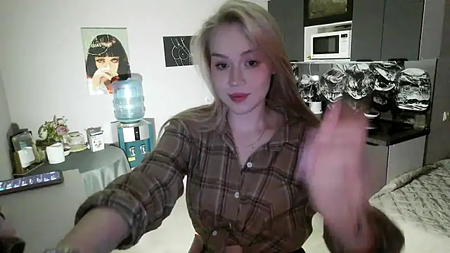 LunaPeony online show from 02.04.26