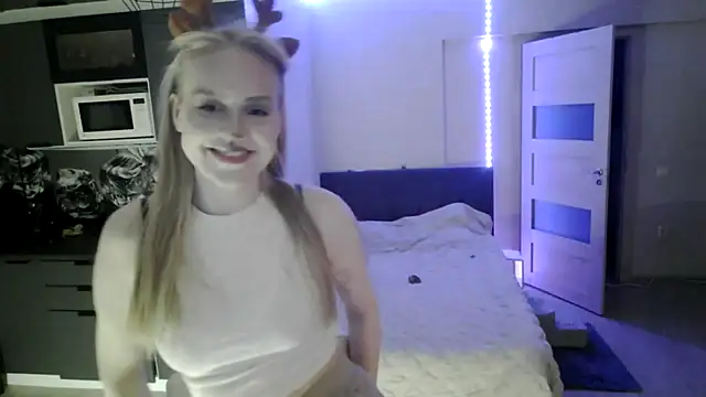 LunaPeony online show from 02.22.26