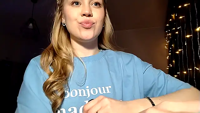 LunaPeony online show from 03.21.26