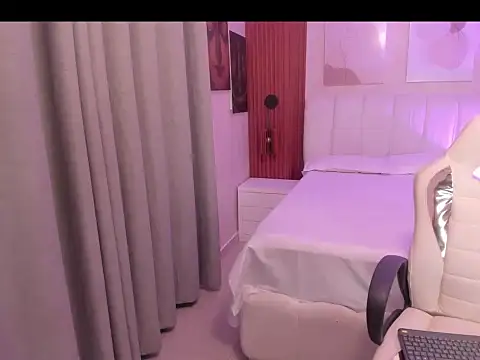 Snapshot of Miss_dare chatting on 12.04.25 Miss dare online show from 12.04.25