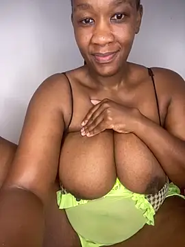 Snapshot of GiantClithpee chatting on 12.17.25 GiantClithpee online show from 12.17.25