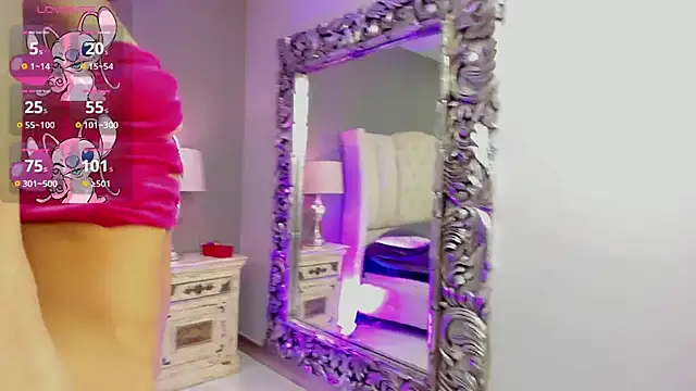 Snapshot of LaraSaint chatting on 12.13.25 LaraSaint online show from 12.13.25