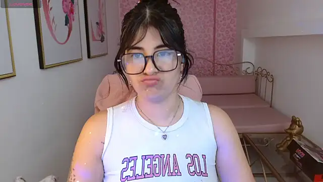 Nina harpper  online show from 04.15.26