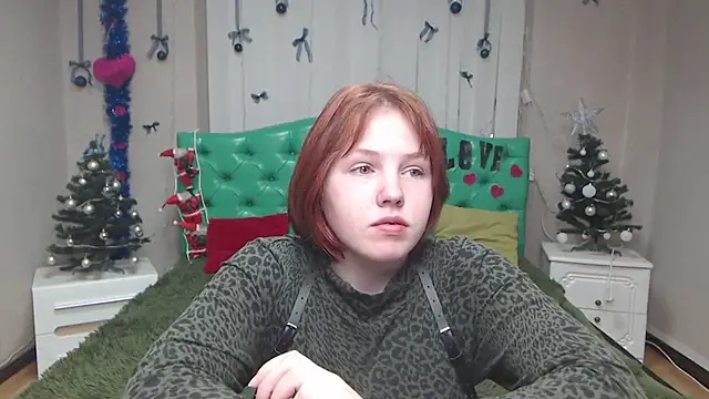 Snapshot of EvelinaRedfox chatting on 12.18.25 EvelinaRedfox online show from 12.18.25