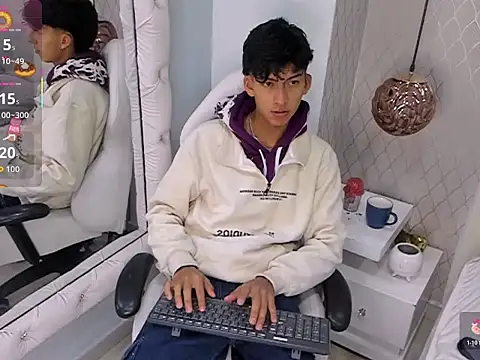 Valentino Lux online show from 12.14.25