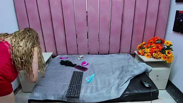 Snapshot of danya_milf chatting on 12.17.25 danya milf online show from 12.17.25