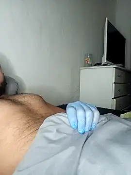 Snapshot of Shotdicks chatting on 12.04.25 Shotdicks online show from 12.04.25