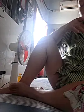 Snapshot of felicity_chloe chatting on 04.01.26 felicity chloe online show from 04.01.26