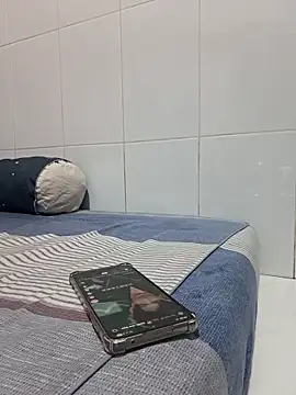 Snapshot of felicity_chloe chatting on 04.02.26 felicity chloe online show from 04.02.26