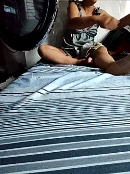 Snapshot of felicity_chloe chatting on 04.12.26 felicity chloe online show from 04.12.26