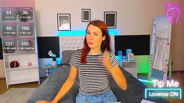 Snapshot of KiraNeeww chatting on 07.16.26 KiraNeeww online show from 07.16.26