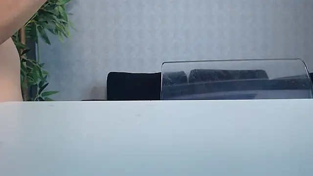 SilviaVanda online show from 12.23.25